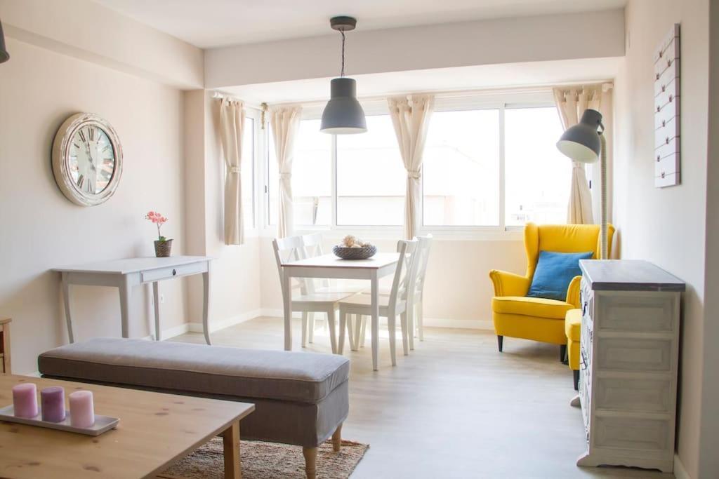 Lloret De Mar - Beachside Apartment - Free Parking - Limited Size Car Extérieur photo