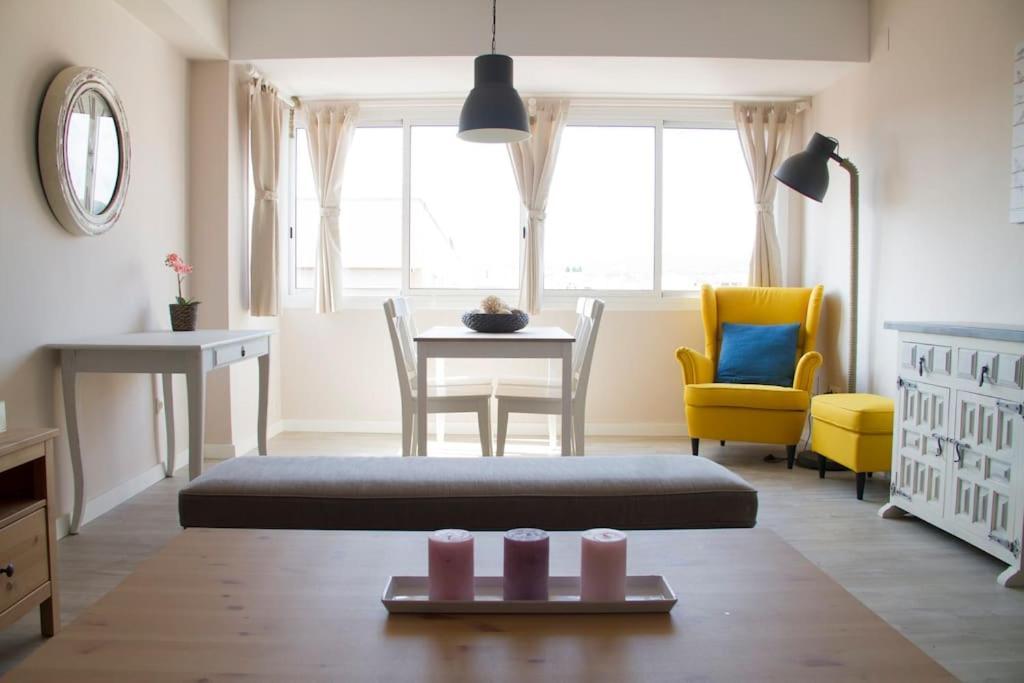 Lloret De Mar - Beachside Apartment - Free Parking - Limited Size Car Extérieur photo
