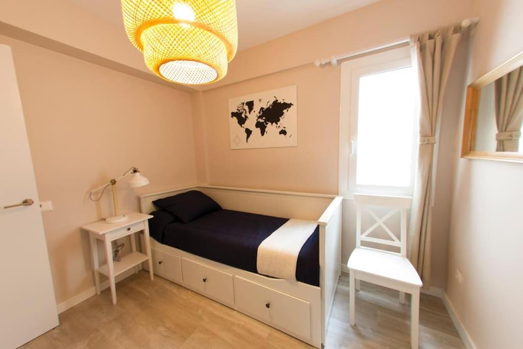 Lloret De Mar - Beachside Apartment - Free Parking - Limited Size Car Extérieur photo